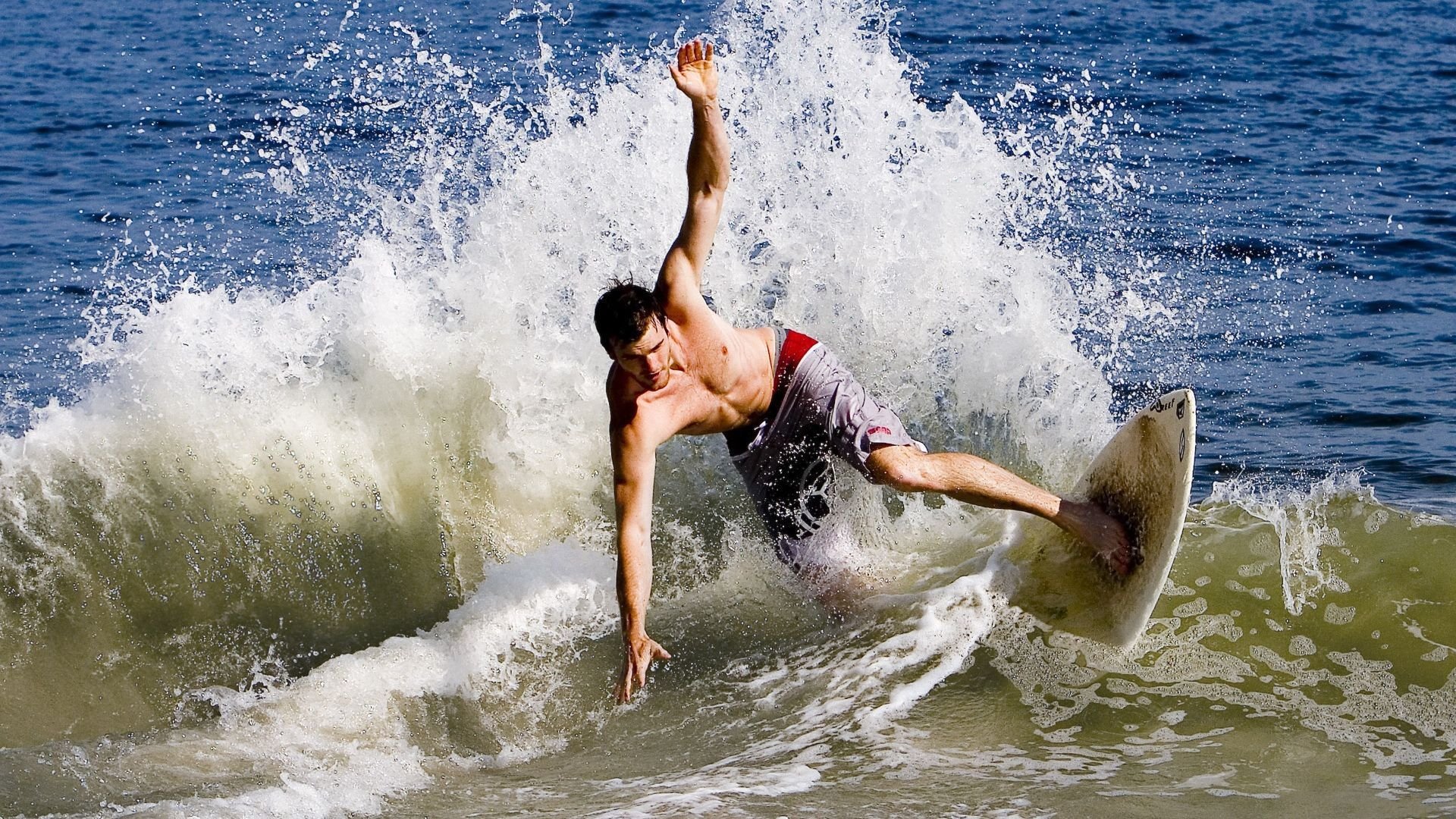 库里稳定输出不掉线，黄蜂翻盘新疆队，当坚韧成为篮球的唯一语言