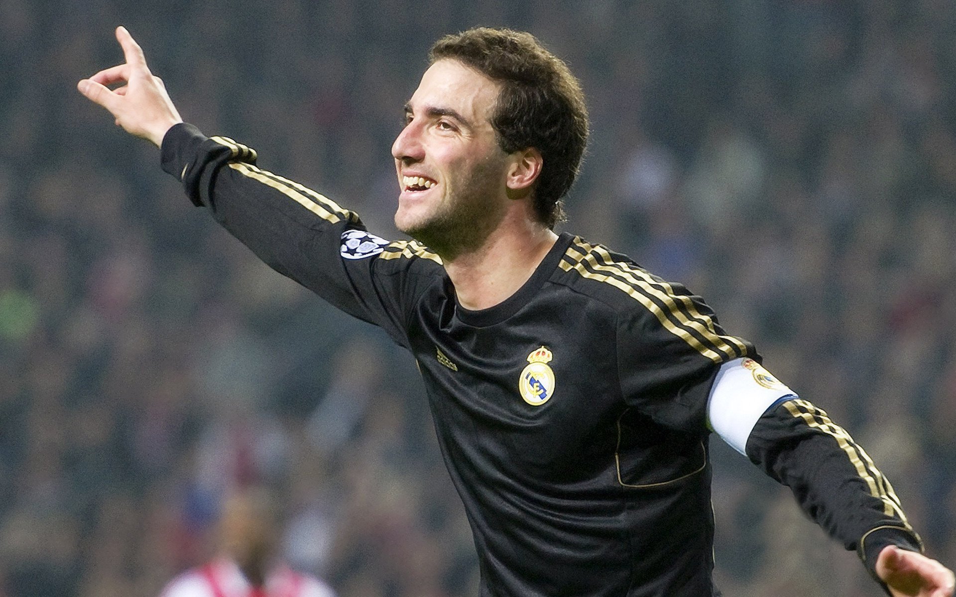 F1街道赛之夜，班凯罗，在引擎咆哮中完成加冕