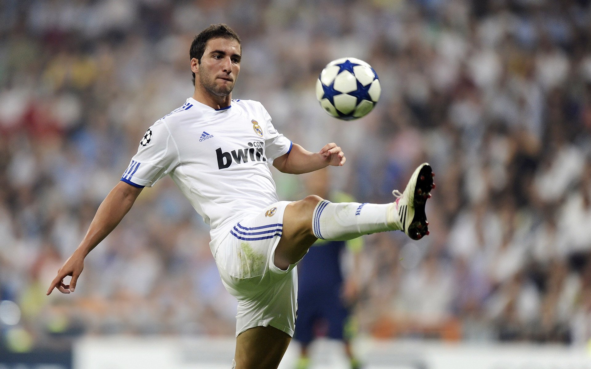 金玟哉，从尼日利亚到智利，一位亚洲后卫的全球足球版图革命